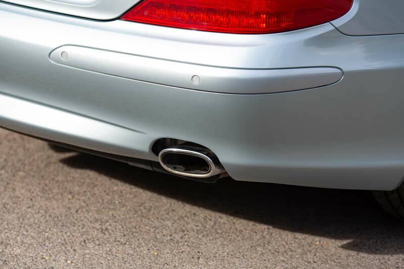 Image 26/50 of Mercedes-Benz SL 500 (2003)