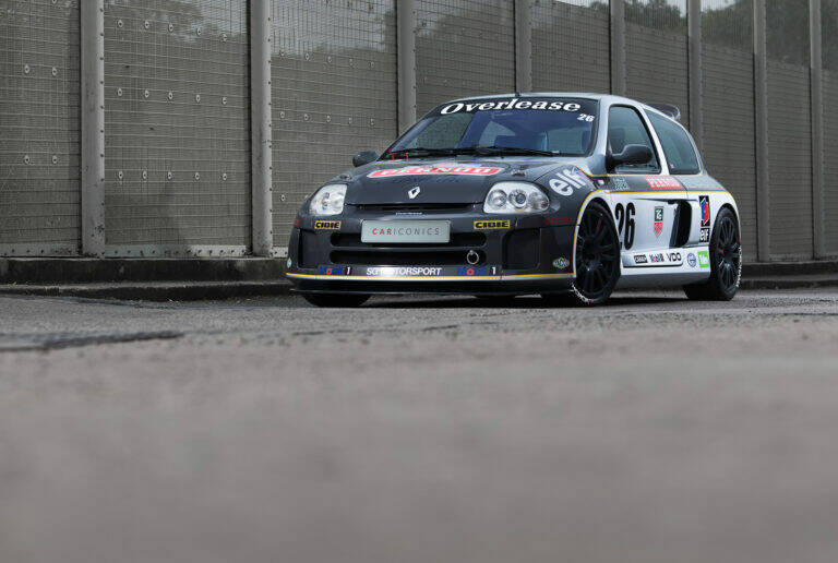 Image 3/21 of Renault Clio II V6 (2002)