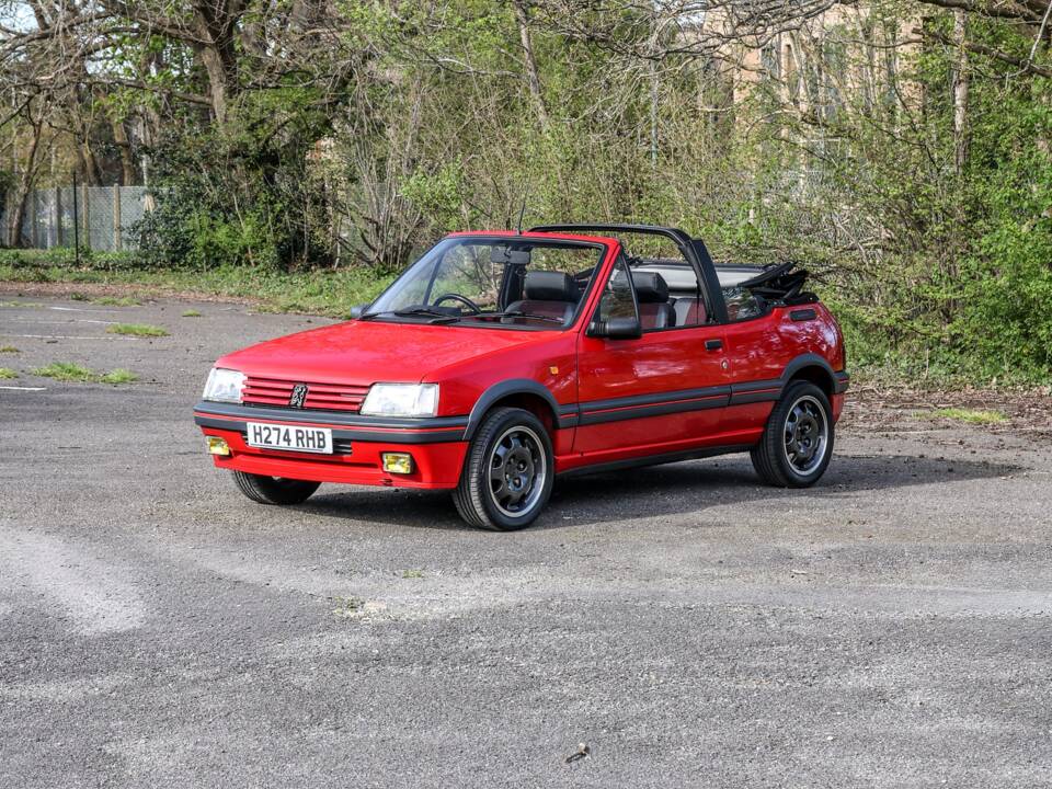Image 17/38 of Peugeot 205 CTi (1991)