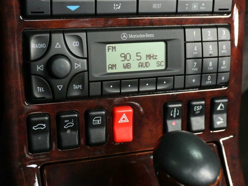 Immagine 17/30 di Mercedes-Benz SL 600 (2001)