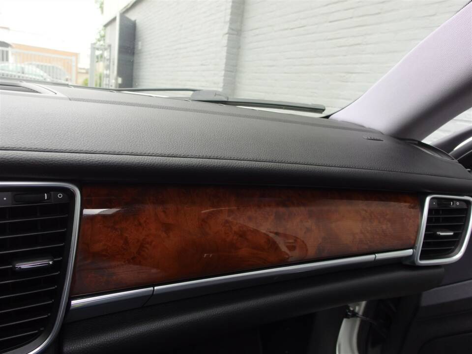 Image 56/98 of Porsche Panamera S (2010)