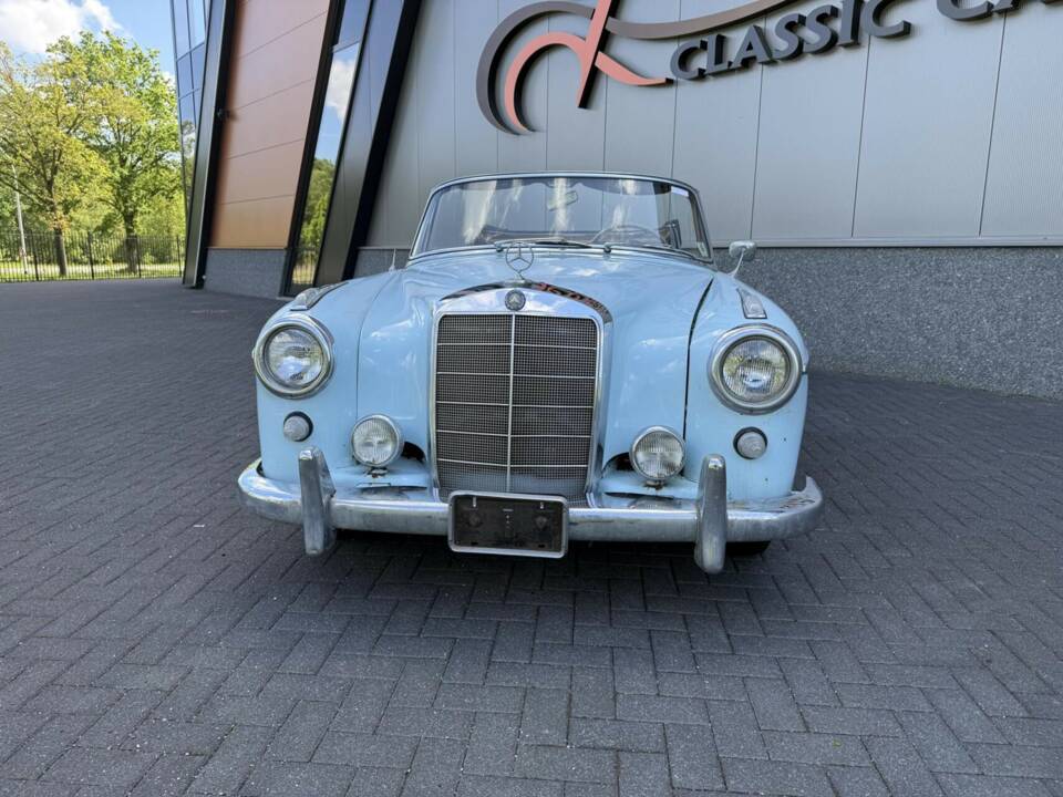 Afbeelding 4/50 van Mercedes-Benz 220 SE Cabriolet (1960)