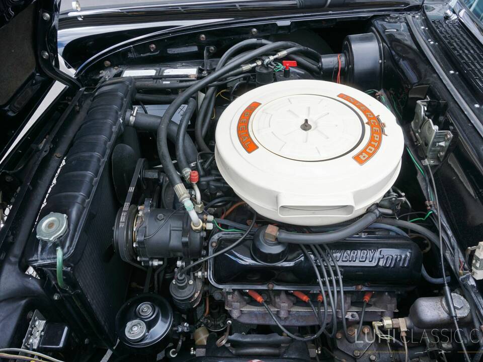 Image 58/77 of Ford Fairlane 500 Club Victoria (1958)