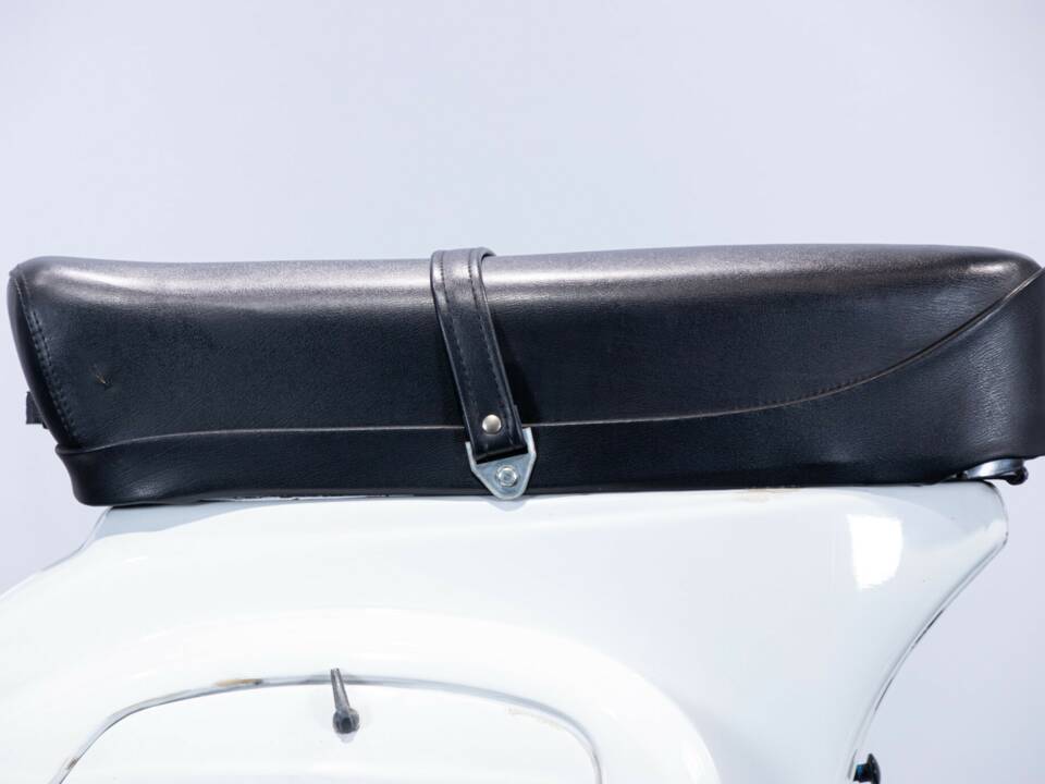 Image 32/50 of Piaggio Vespa 50 Special (1972)