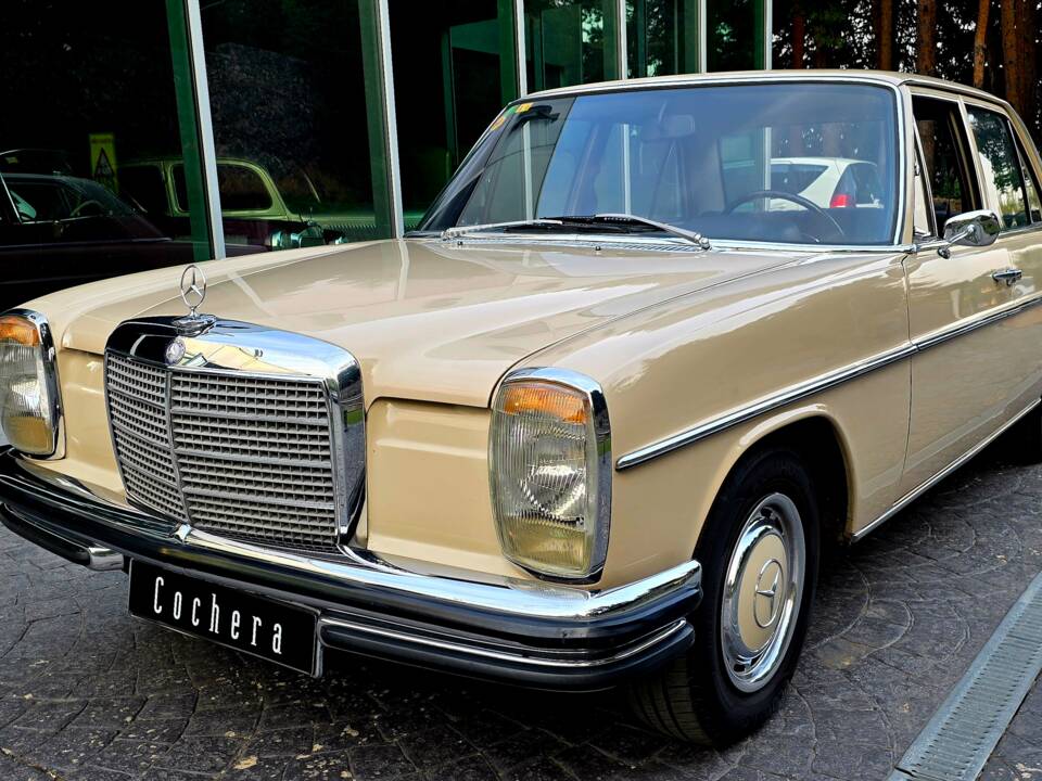 Image 4/21 de Mercedes-Benz 250 (1969)