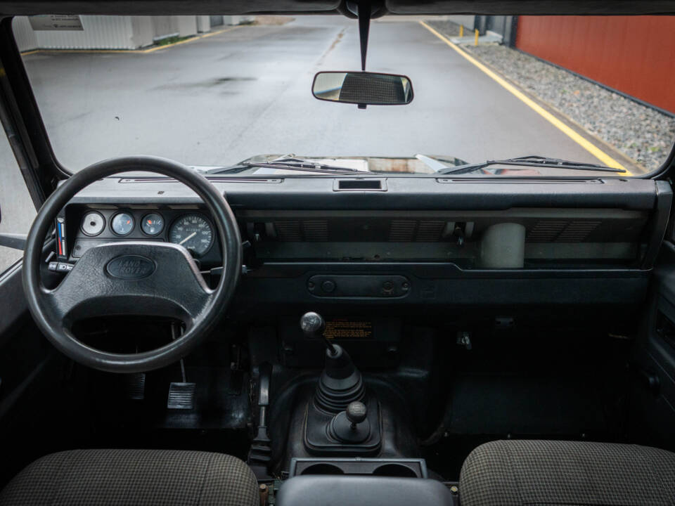 Immagine 28/41 di Land Rover Defender 90 (1995)