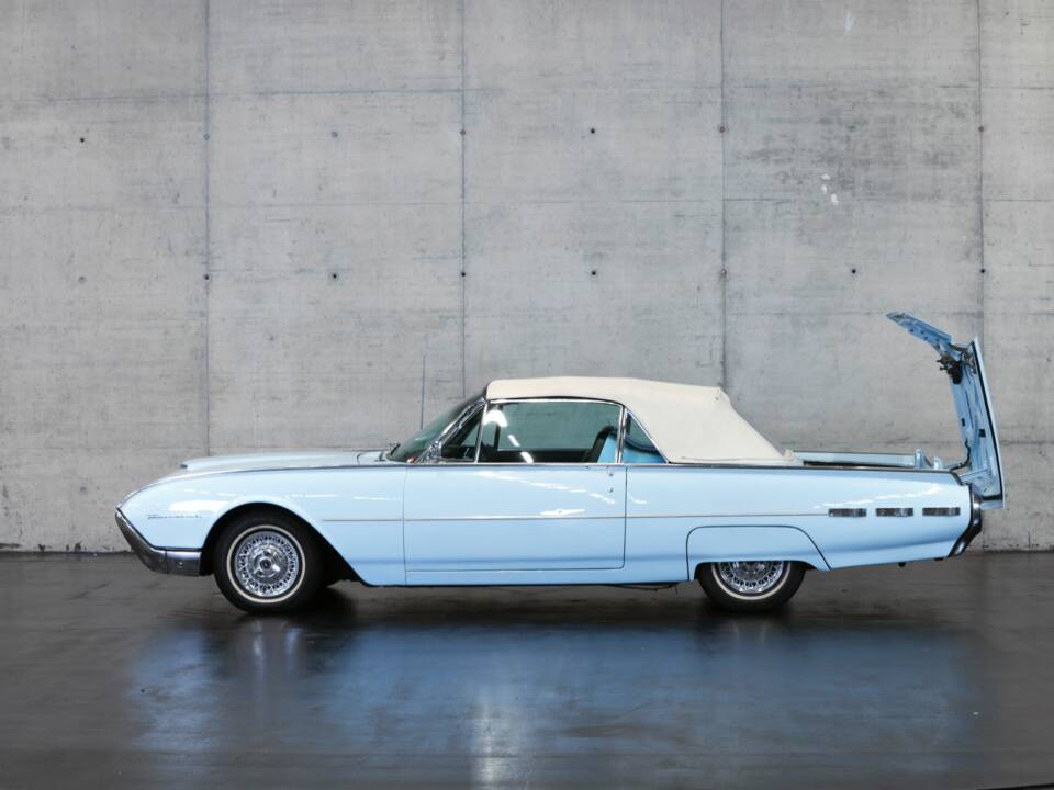 Immagine 8/50 di Ford Thunderbird (1962)