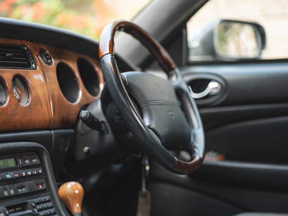 Imagen 14/50 de Jaguar XK8 4.0 (2000)