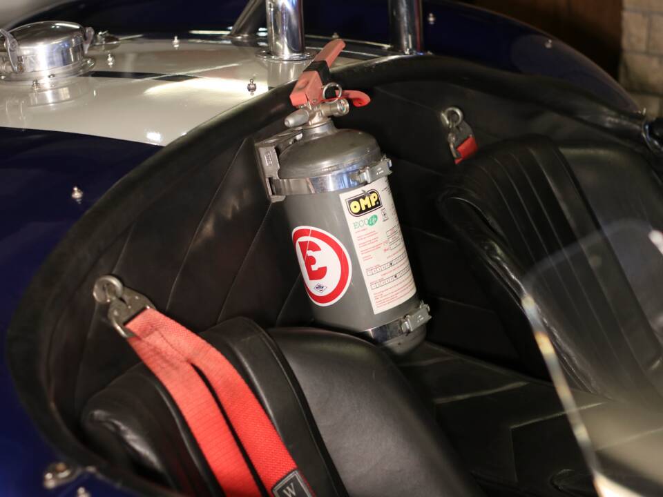 Image 39/57 of AC Cobra 427 (1965)
