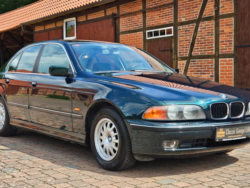 Image 2/18 of BMW 523i (1996)