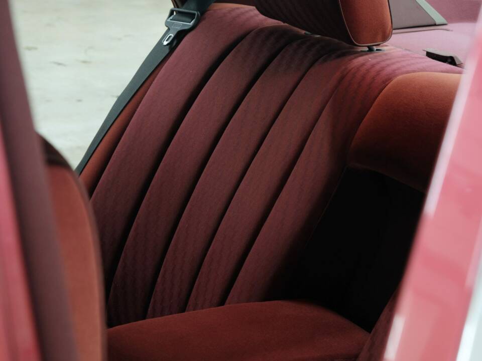Bild 41/50 von Mercedes-Benz 260 SE (1990)