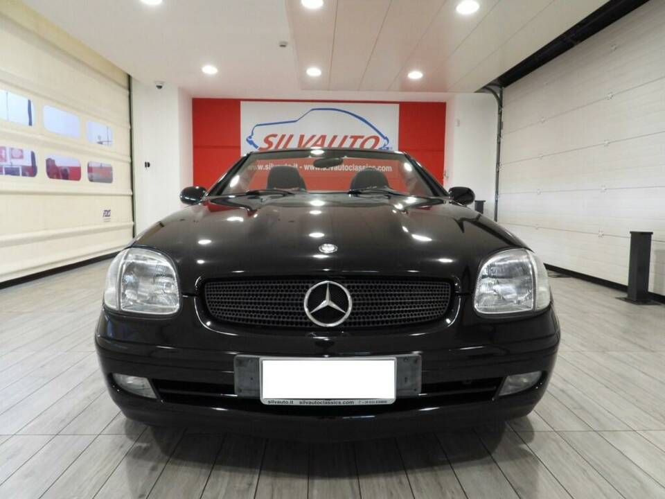 Immagine 2/14 di Mercedes-Benz SLK 230 Kompressor (1999)