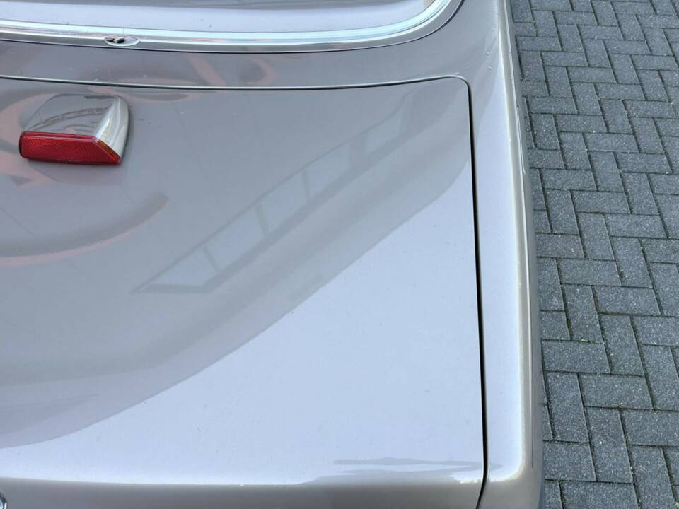 Image 11/50 of Mercedes-Benz 560 SL (1987)