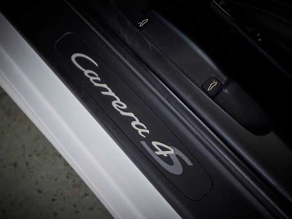 Imagen 96/98 de Porsche 911 Carrera 4S (2004)