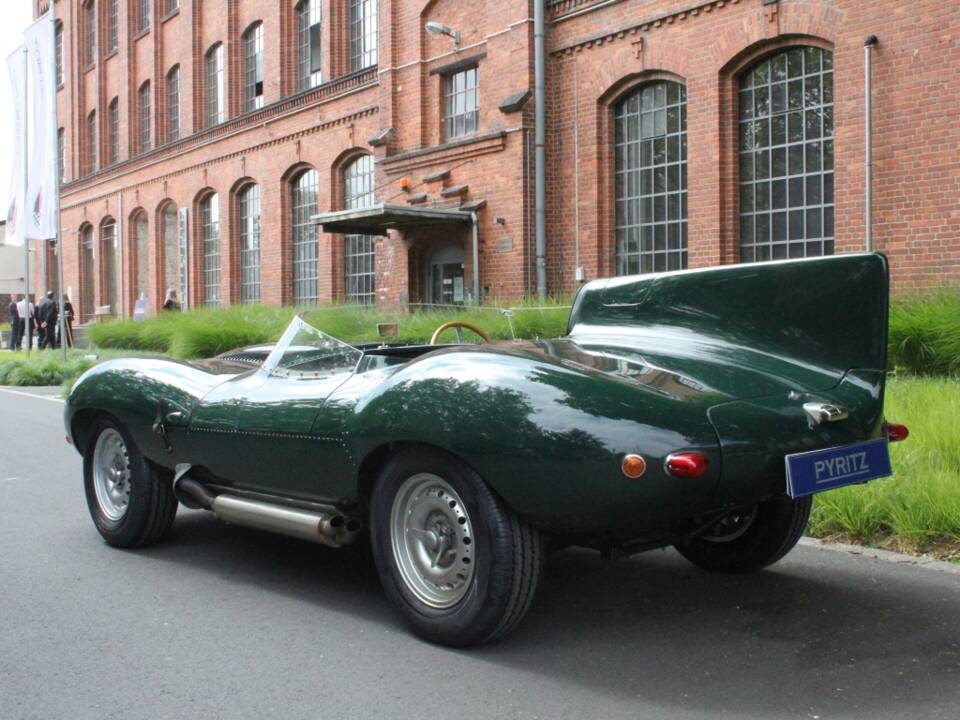Image 16/16 of Jaguar D-Type (1964)