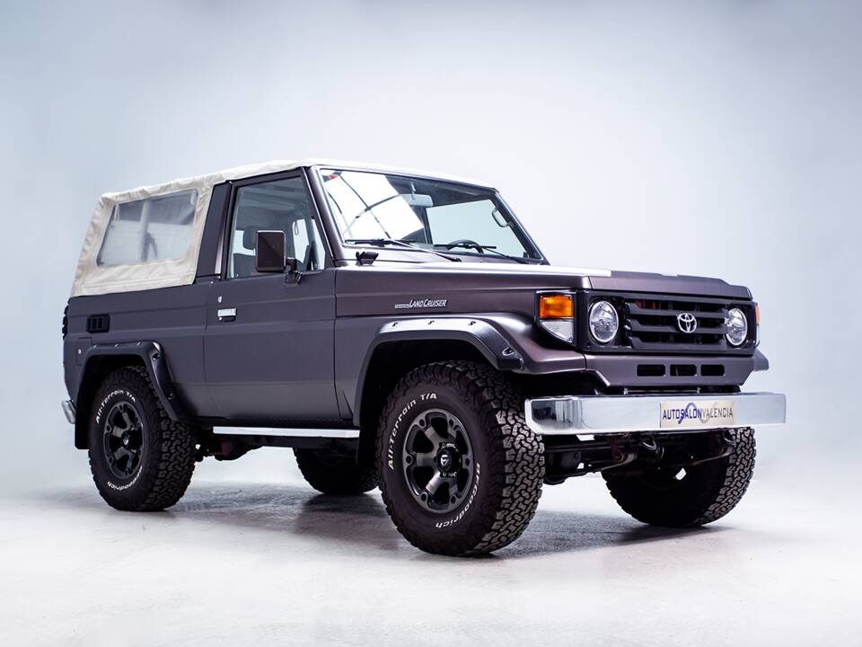 Image 4/42 of Toyota Land Cruiser FJ 62 (1985)