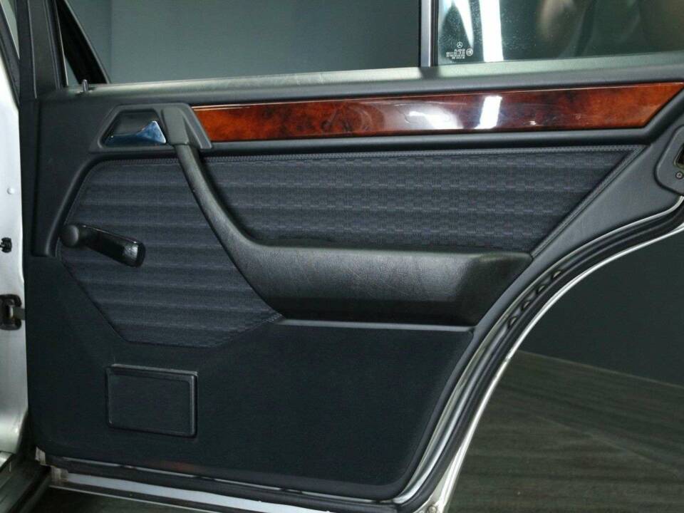 Bild 28/50 von Mercedes-Benz 300 E-24 (1992)