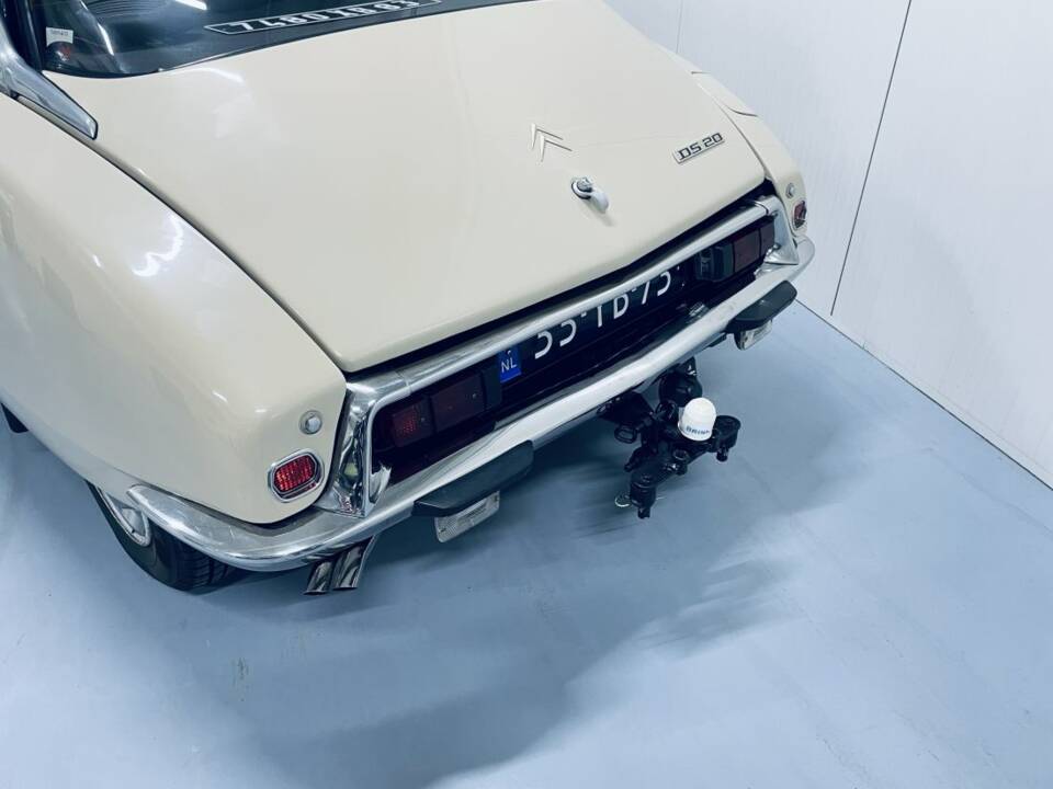Image 8/10 de Citroën DS 20 (1973)
