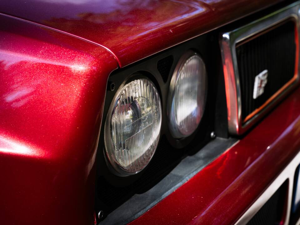 Image 2/63 of Lancia Delta HF Integrale Evoluzione II (1994)