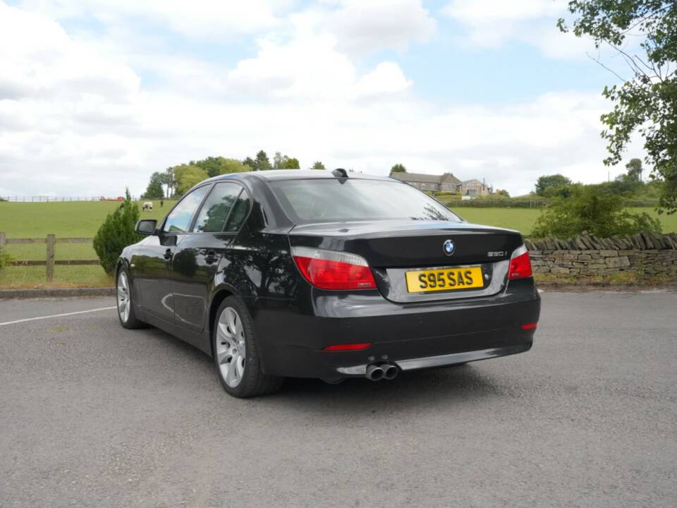 Bild 26/48 von BMW 550i (2006)