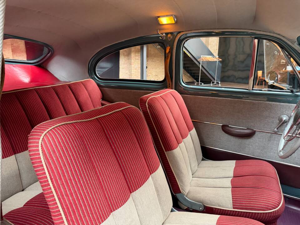Image 27/34 of Volvo PV 444 (1951)