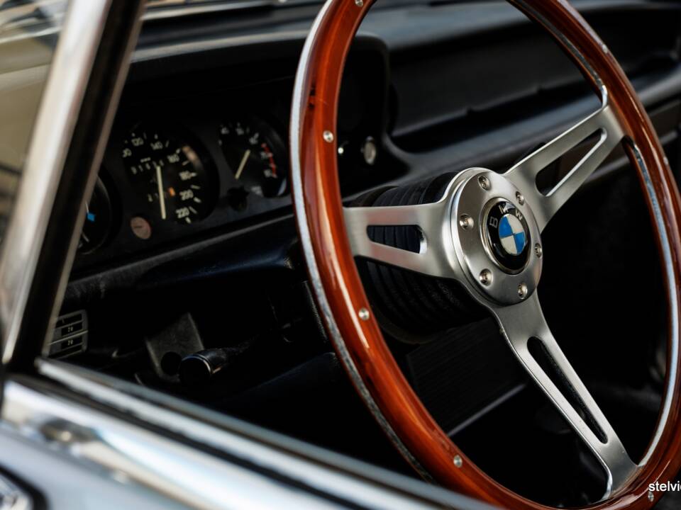 Bild 24/53 von BMW 2002 tii (1974)