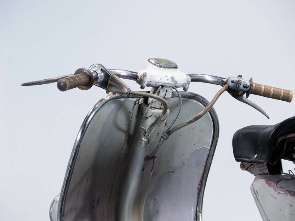 Immagine 27/50 di Piaggio Vespa 125 (1954)