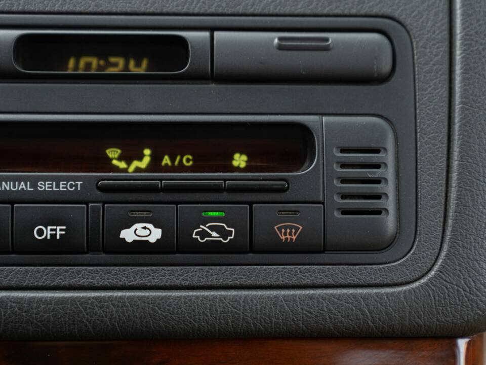 Bild 34/50 von Honda Legend (1992)