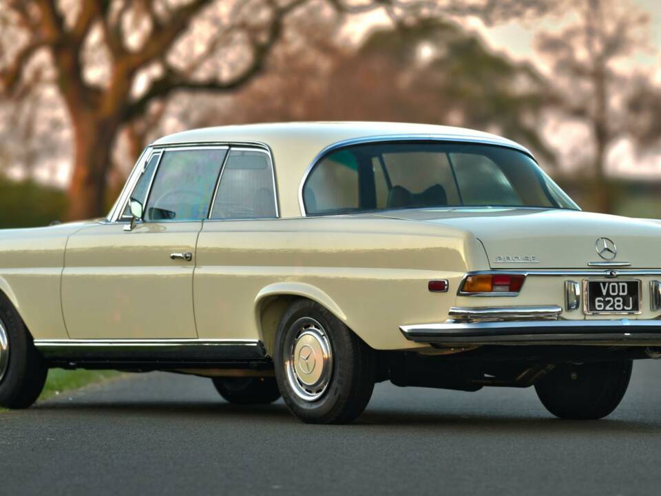 Image 16/50 of Mercedes-Benz 280 SE 3,5 (1971)