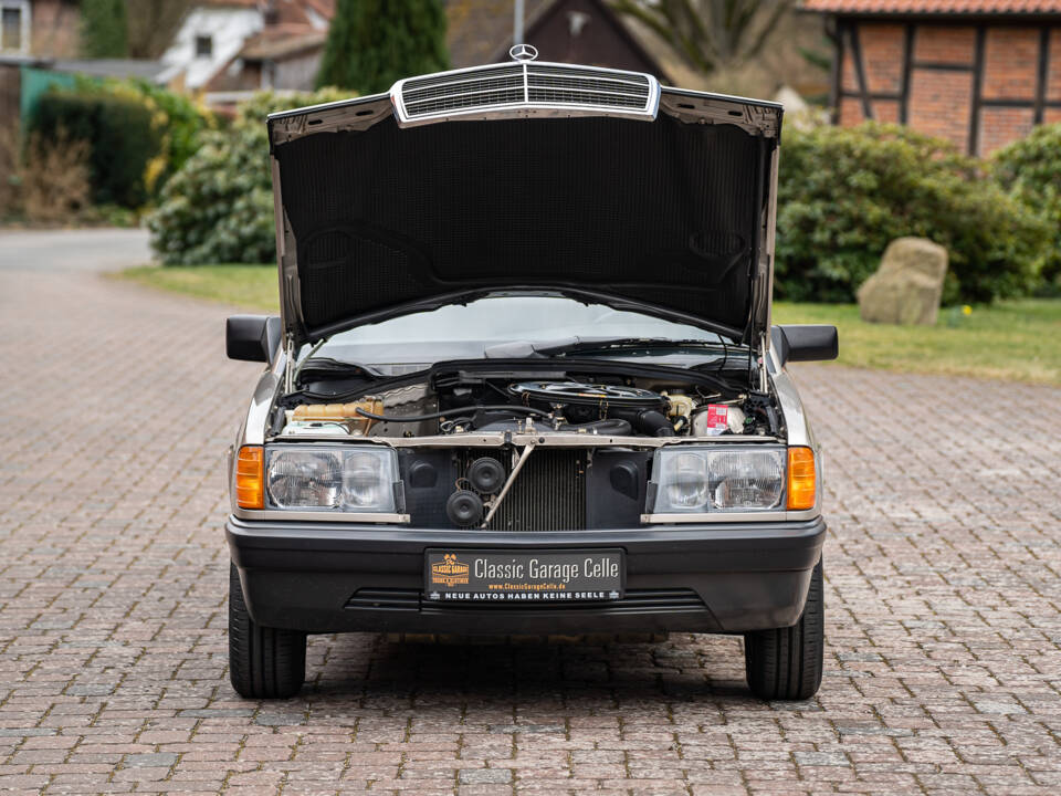 Image 7/77 of Mercedes-Benz 190 E 2.3 (1988)