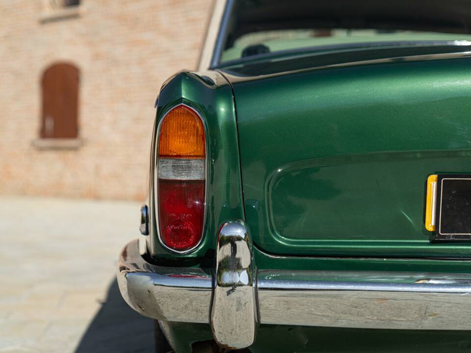 Image 18/50 of Bentley T 1 (1973)