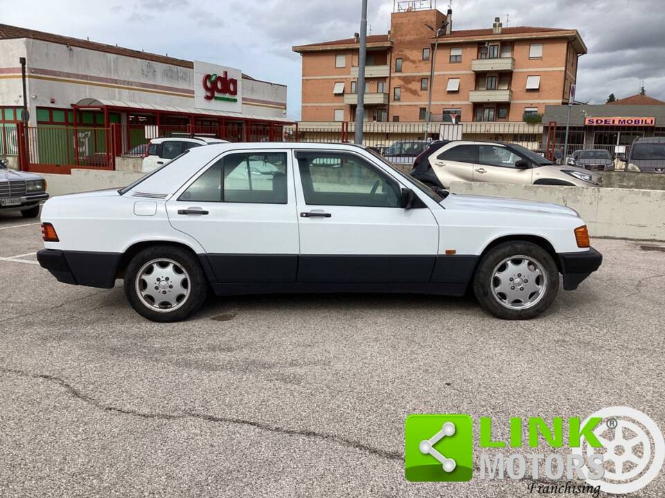 Image 4/10 de Mercedes-Benz 190 E 1.8 (1992)