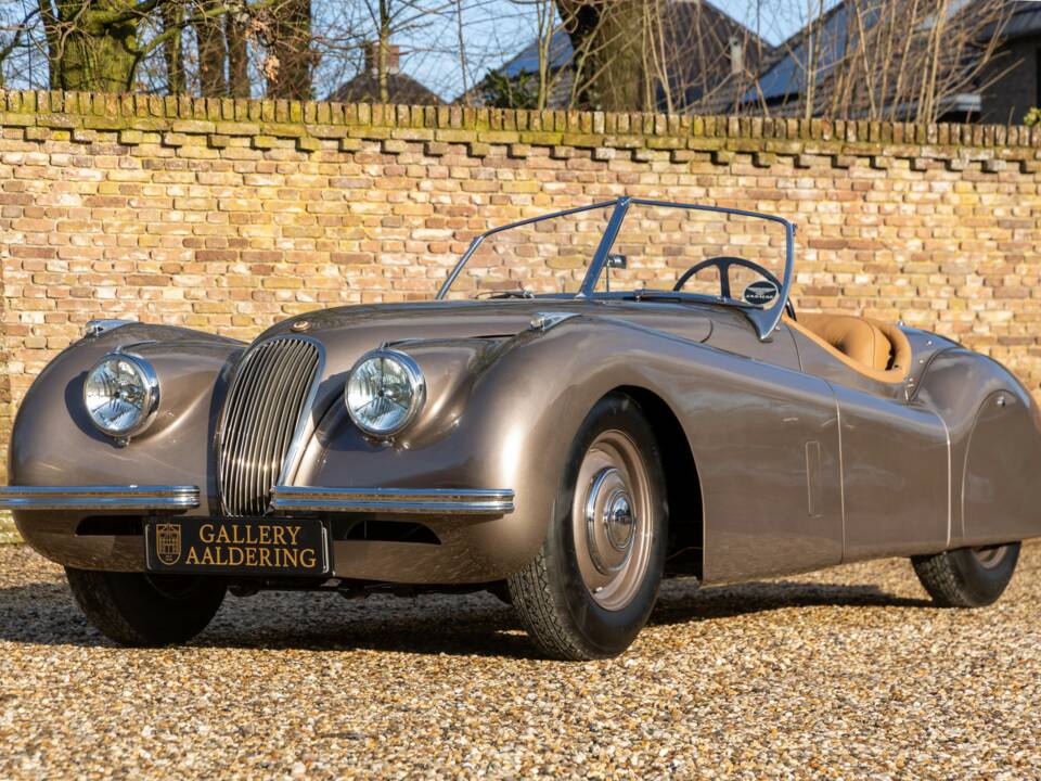 Image 1/50 of Jaguar XK 120 OTS (1952)