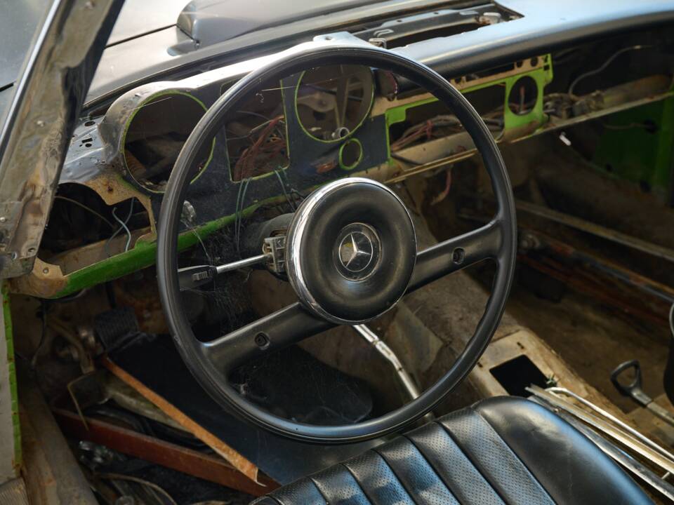 Image 9/47 of Mercedes-Benz 250 SL (1967)