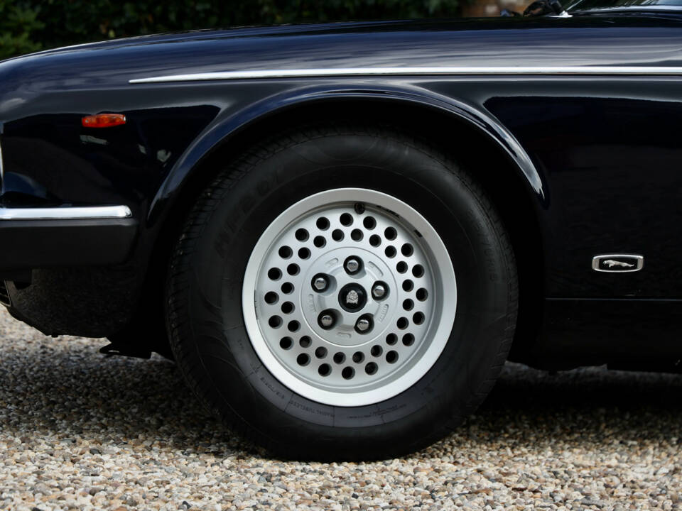 Imagen 23/50 de Jaguar XJ 12 (1985)