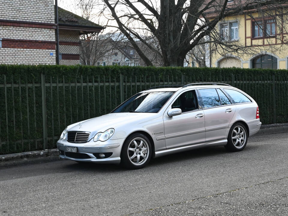 Image 7/32 of Mercedes-Benz C 32 AMG T (2003)