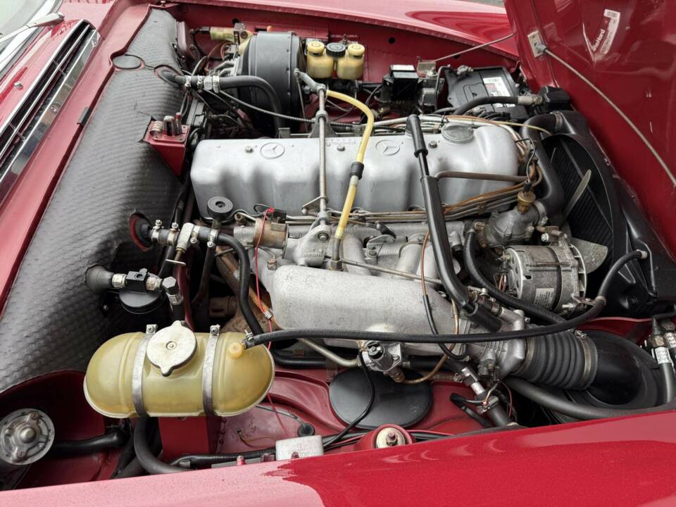 Image 47/50 of Mercedes-Benz 280 SL (1971)
