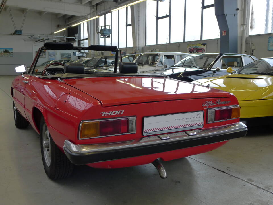 Immagine 27/32 di Alfa Romeo Spider 1600 Junior (1975)