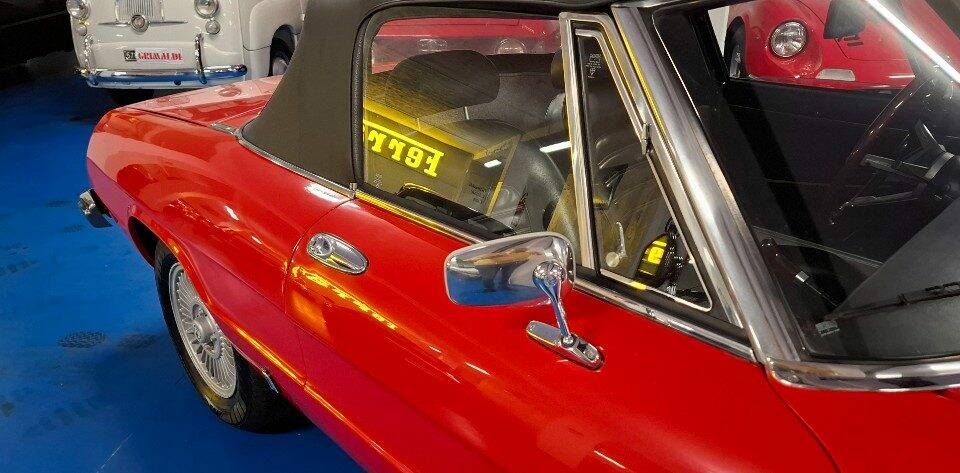 Image 22/43 of Alfa Romeo Spider Veloce 2000 (1982)