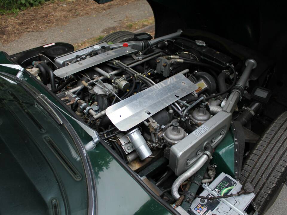 Image 17/18 of Jaguar Type E V12 (1973)