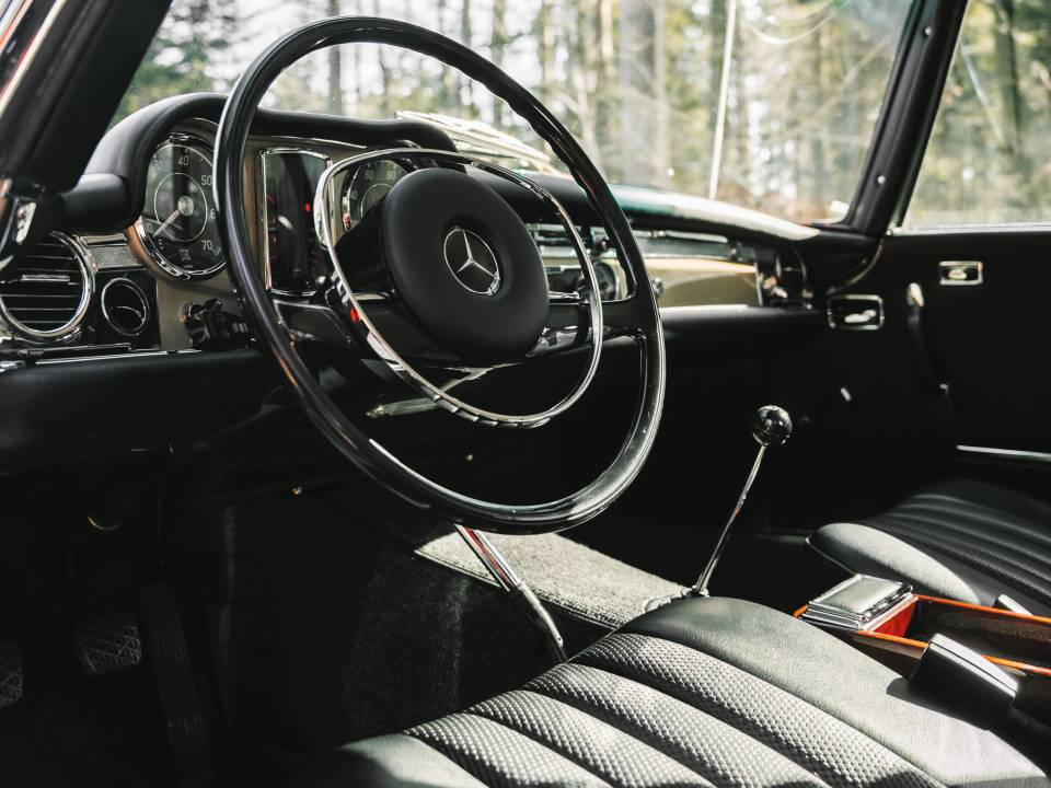 Immagine 2/5 di Mercedes-Benz 280 SL (1969)