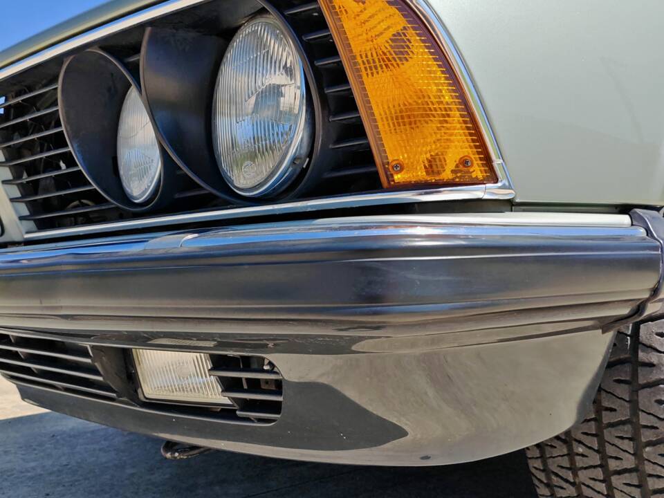 Bild 23/50 von BMW 745i (1982)