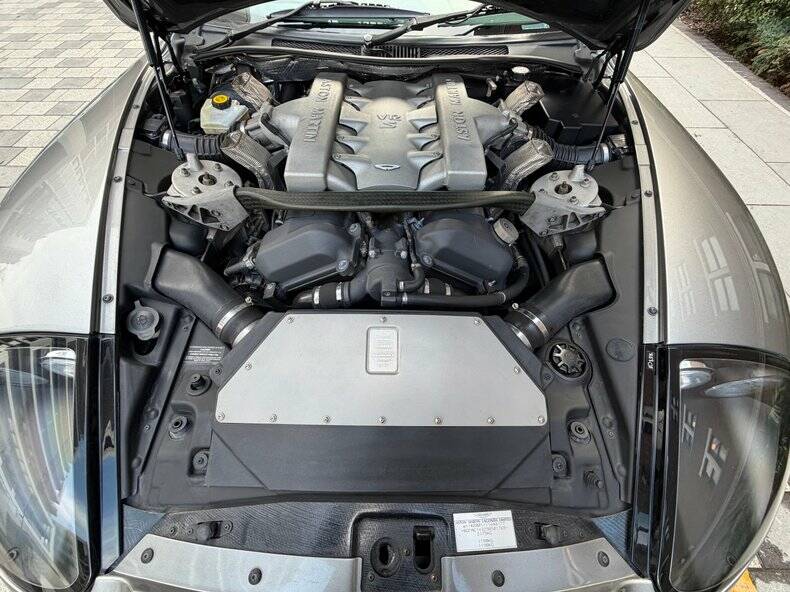 Image 15/49 of Aston Martin V12 Vanquish S (2005)