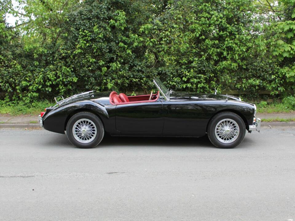 Image 7/19 of MG MGA 1600 (1959)