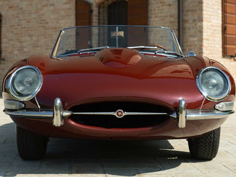 Image 4/50 de Jaguar E-Type 3.8 (1964)