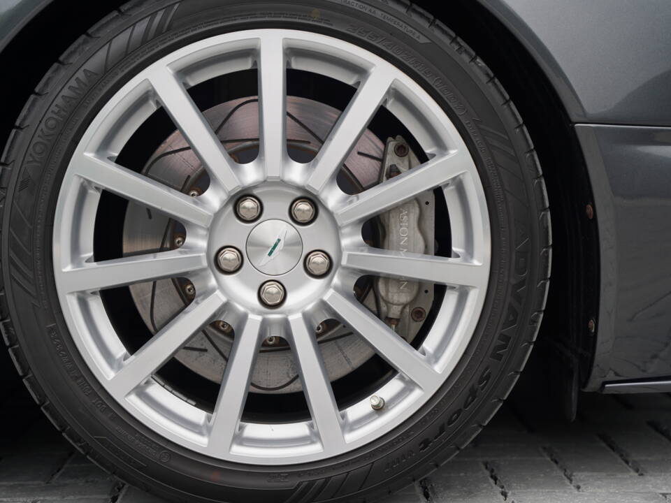 Image 33/50 of Aston Martin V12 Vanquish S (2007)