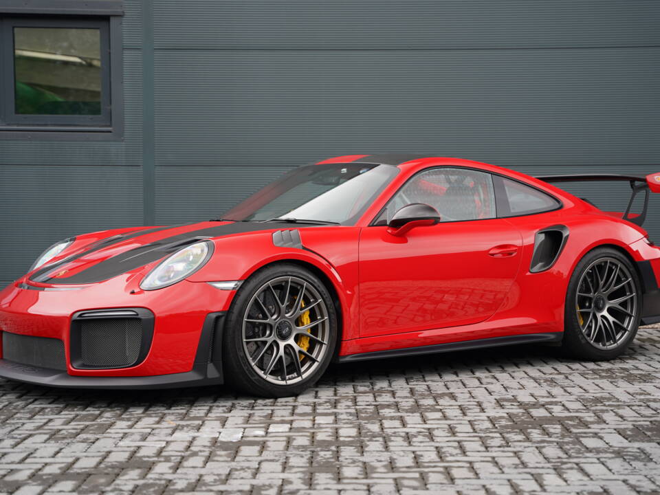 Image 4/50 of Porsche 911 GT2 RS Weissach (2018)