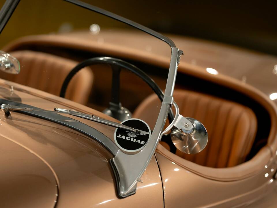 Image 13/50 of Jaguar XK 120 OTS (1952)