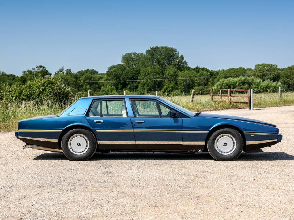 Immagine 2/28 di Aston Martin Lagonda (1987)