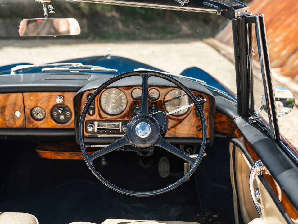 Image 29/42 of Bentley S 2 Continental (1961)